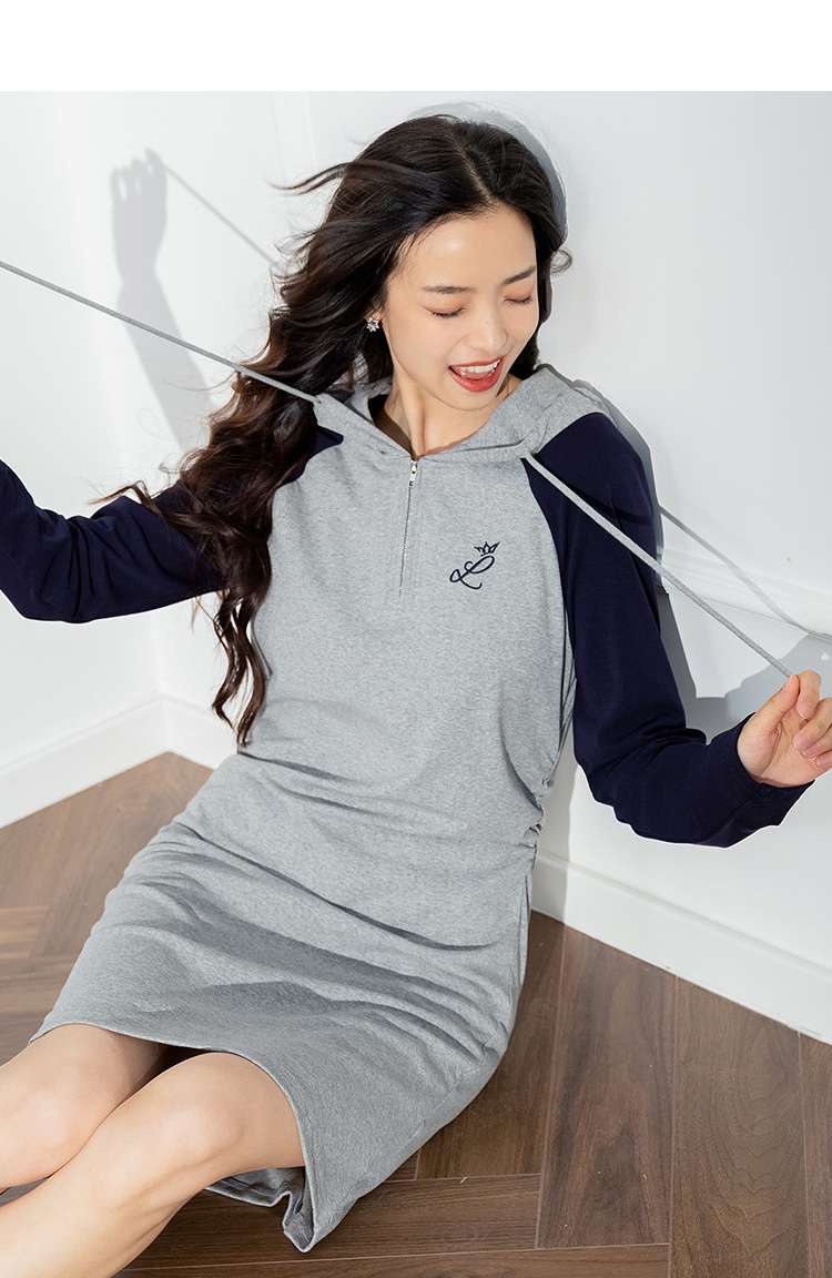 パーカー スポーティーなフード付きワンピース