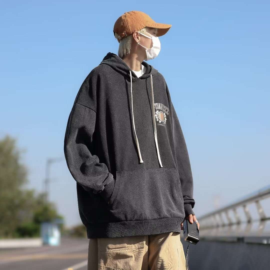  ヴィンテージ風ロゴ入り大学パーカー