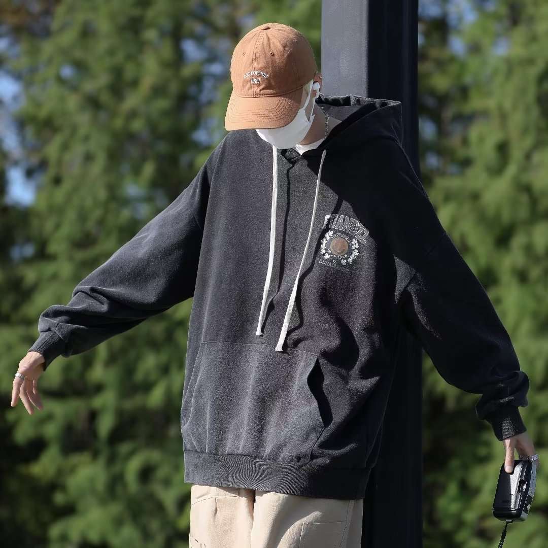  ヴィンテージ風ロゴ入り大学パーカー