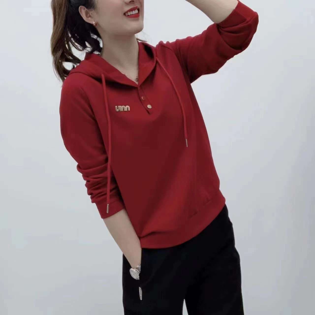 シンプル ロゴ入り パーカー